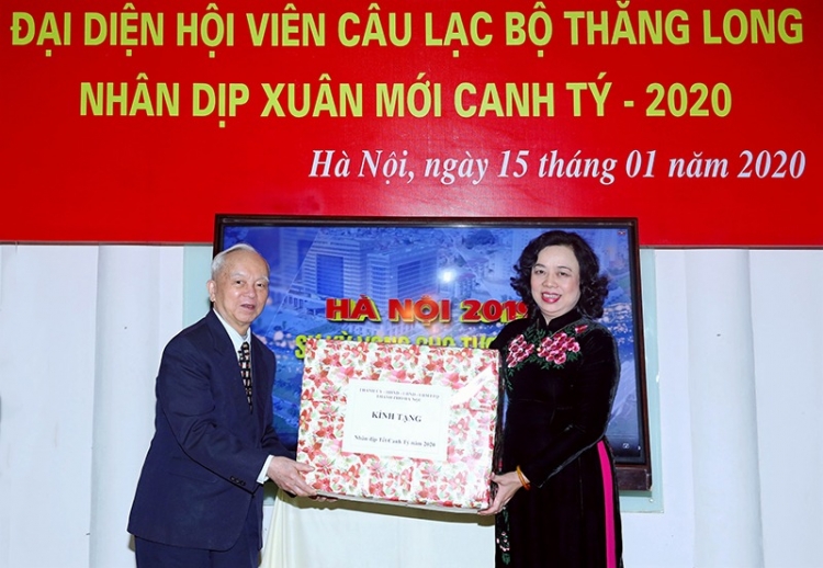 lanh dao tp ha noi gap mat chuc tet cau lac bo thang long