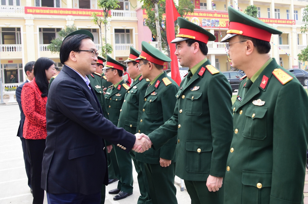 Bí thư Thành ủy Hà Nội Hoàng Trung Hải thăm, chúc Tết đơn vị công an, quân đội làm nhiệm vụ trực Tết bi thu thanh uy ha noi hoang trung hai tham chuc tet don vi cong an quan doi lam nhiem vu truc tet