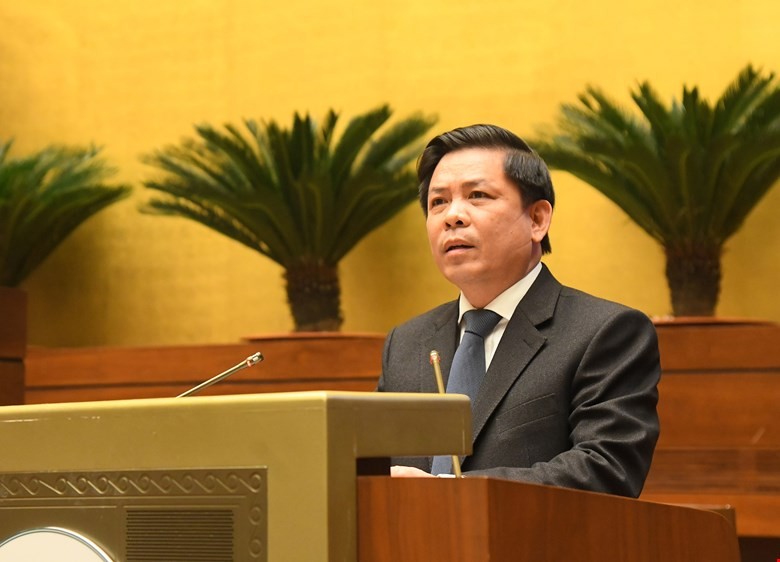 Bộ trưởng Bộ Giao thông và Vận tải Nguyễn Văn Thể trình bày tờ trình của Chính phủ