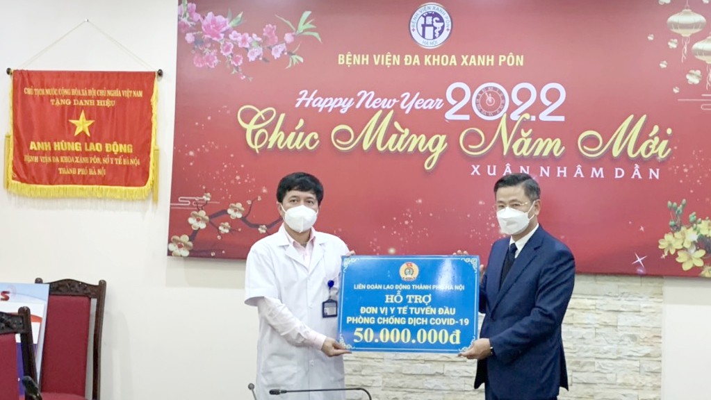 LĐLĐ thành phố Hà Nội động viên, trao hỗ trợ 4 đơn vị y tế dịp Tết Nguyên đán Nhâm Dần