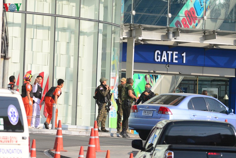 hien truong vu xa sung o thai lan lam it nhat 20 nguoi chet