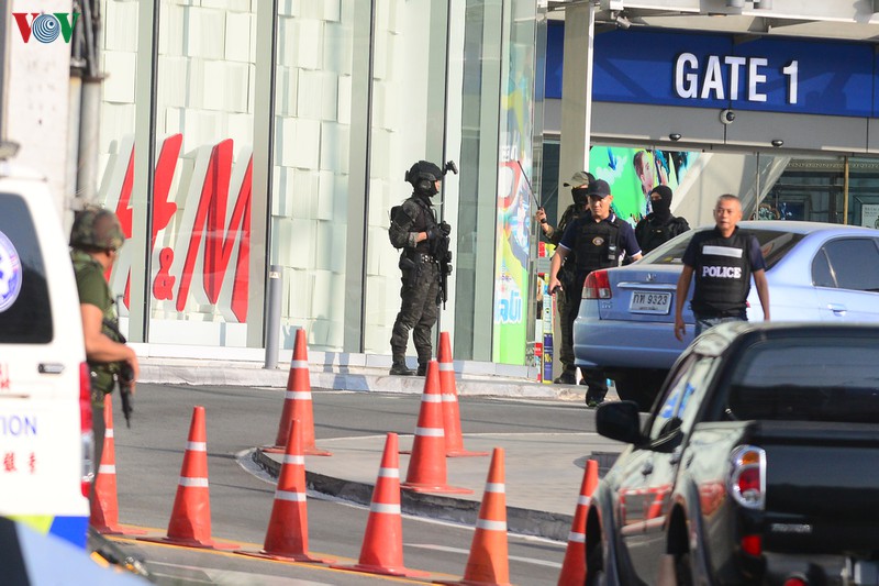 hien truong vu xa sung o thai lan lam it nhat 20 nguoi chet