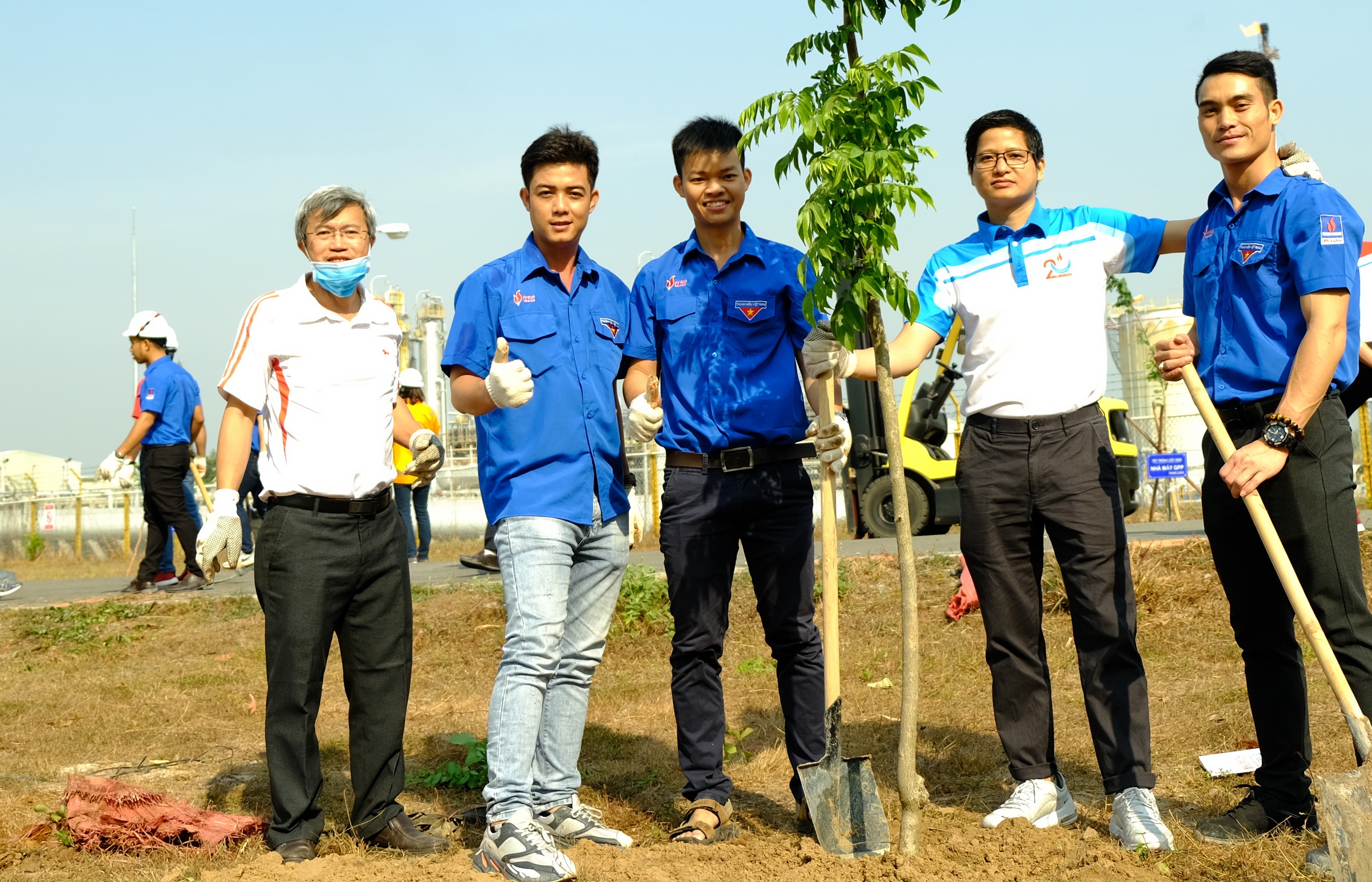 kvt to chuc tet trong cay tai nha may che bien khi dinh co