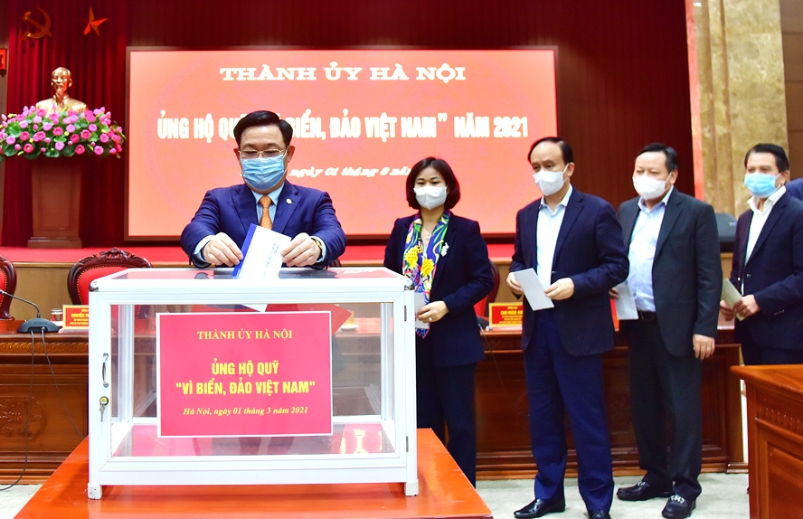 Thành ủy Hà Nội ủng hộ Quỹ 'Vì biển, đảo Việt Nam' năm 2021