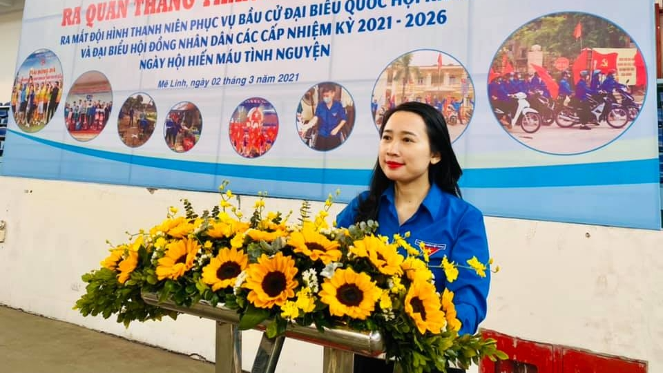 Đồng chí Lê Thị Lan, Bí thư Huyện đoàn Mê Linh phát biểu tại lễ ra quân