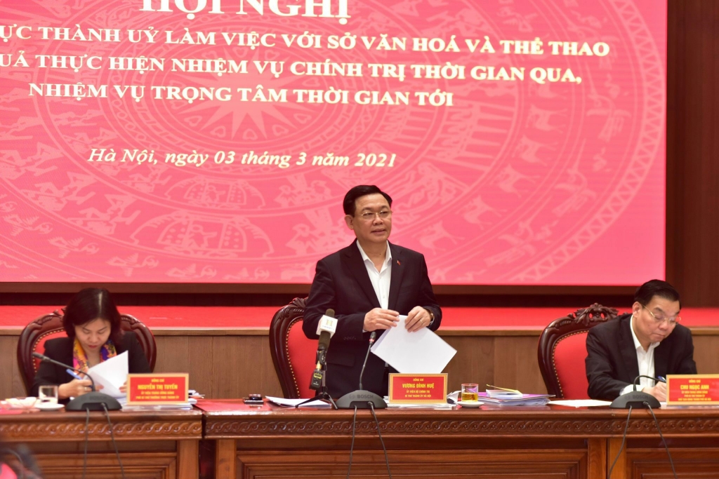 Bí thư Thành ủy Vương Đình Huệ phát biểu kết luận buổi làm việc