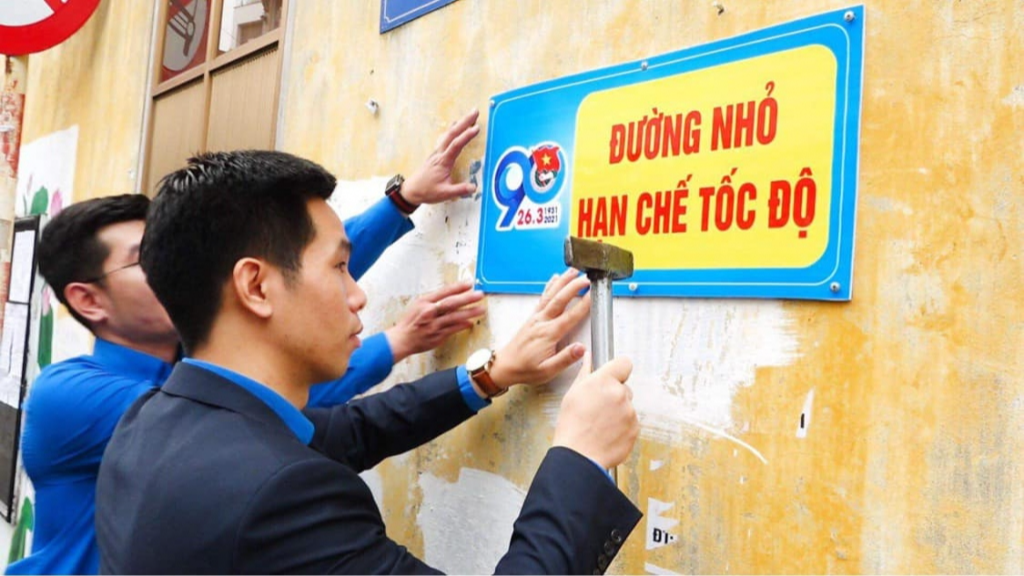 thực hiện công trình “Biển cảnh báo tai nạn giao thông” tại các tuyến ngõ ngách