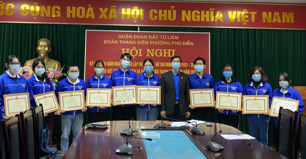 Ra mắt Câu lạc bộ Báo cáo viên trẻ mừng Đoàn 90 tuổi Ra mắt Câu lạc bộ Báo cáo viên trẻ mừng Đoàn 90 tuổi