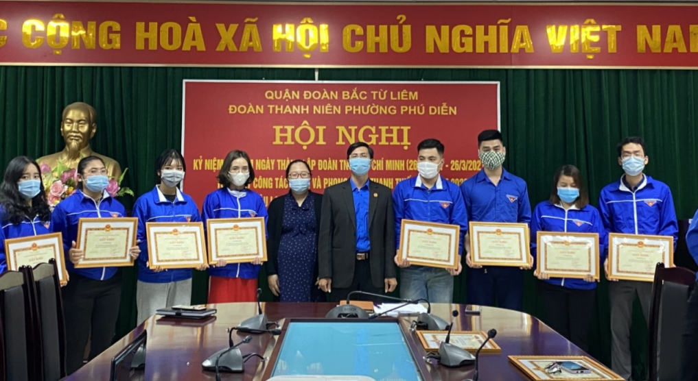 Khen thưởng cá nhân, tập thể có thành tích trong công tác Khen thưởng cá nhân, tập thể có thành tích trong công tác