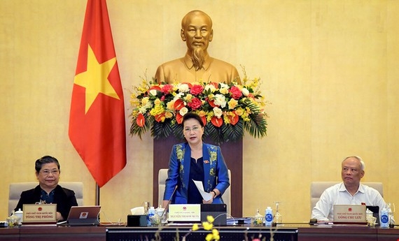 Chủ tịch Quốc hội Nguyễn Thị Kim Ngân điều hành phiên thảo luận sáng 15-3