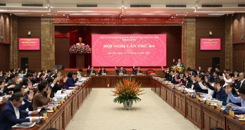 Hội nghị Ban Chấp hành Đảng bộ TP Hà Nội lần thứ 3đã quyết nghị thông qua 10 tờ trình của Ban Thường vụ Thành ủy về 10 chương trình công tác