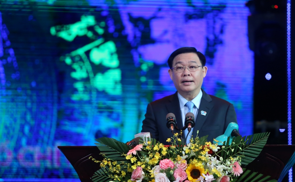 Bí thư Thành uỷ Hà Nội Vương Đình Huệ phát biểu tại buổi lễ