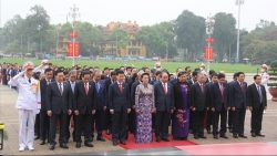 lanh dao dang nha nuoc va dai bieu quoc hoi vao lang vieng chu tich ho chi minh