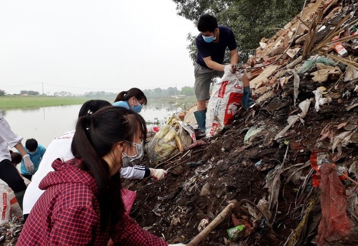 Làm đẹp sông Cà Lồ