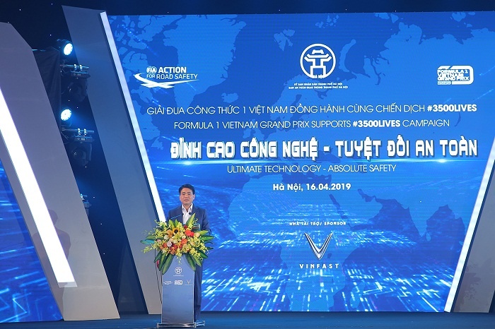 Tặng 10.000 mũ bảo hiểm đạt chuẩn cho học sinh, sinh viên Thủ đô