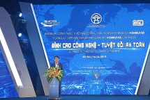 Tặng 10.000 mũ bảo hiểm đạt chuẩn cho học sinh, sinh viên Thủ đô