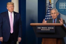 Trump “dọa” sa thải chuyên gia bệnh truyền nhiễm hàng đầu Mỹ Anthony Fauci
