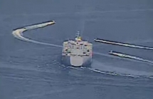 Tàu Iran đối đầu Hải quân Mỹ, thổi bùng căng thẳng ở vùng Vịnh