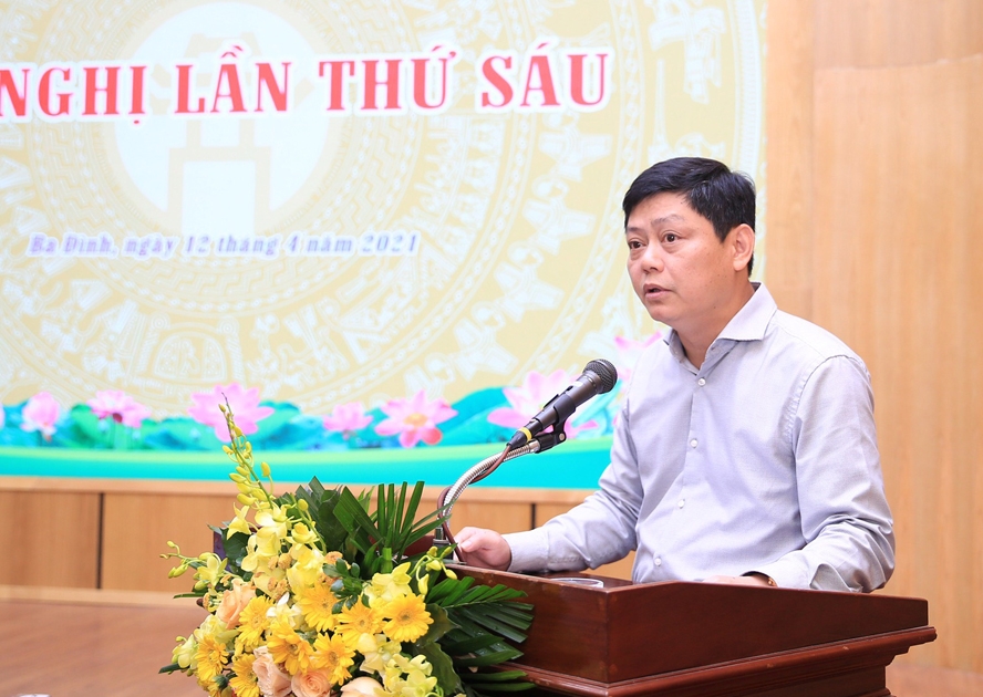 Phó Bí thư Quận ủy, Chủ tịch UBND quận Ba Đình Tạ Nam Chiến phát biểu tại hội nghị