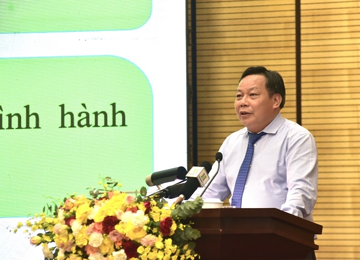 Phó Bí thư Thành ủy Nguyễn Văn Phong trình bày các chương trình công tác