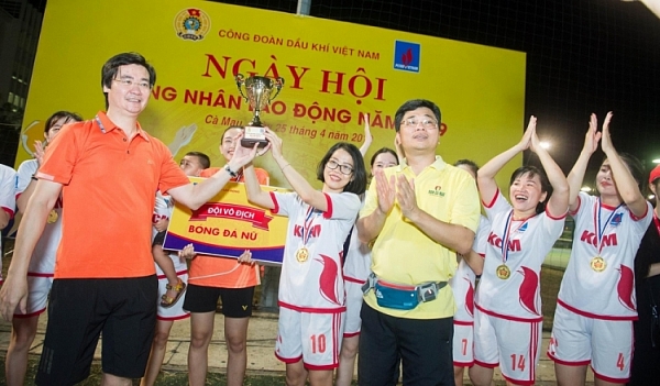 cong ty khi ca mau gianh chuc vo dich bong da nam nu