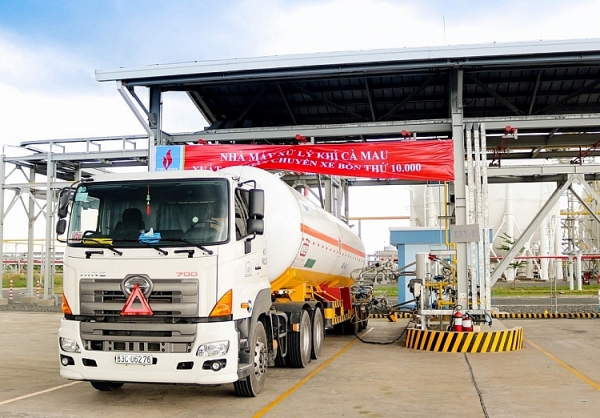 nha may xu ly khi ca mau xuat chuyen xe bon lpg thu 10000 an toan