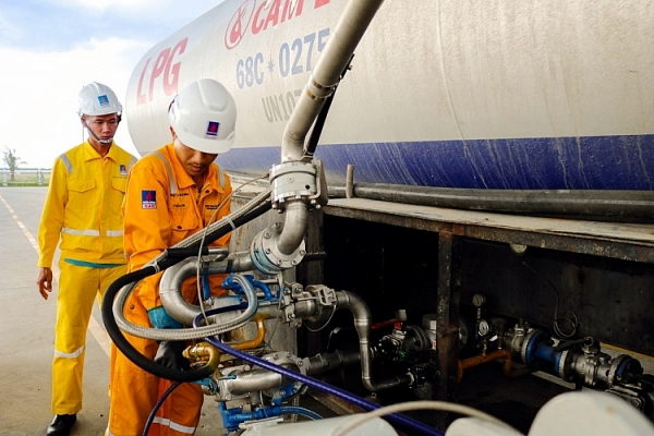 nha may xu ly khi ca mau xuat chuyen xe bon lpg thu 10000 an toan