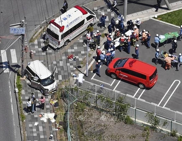 bat giu nu lai xe gay tai nan gay thuong vong tre em o nhat ban