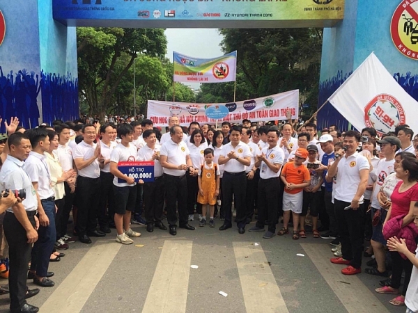 hon 5000 nguoi di bo phat dong khau hieu da uong ruou bia khong lai xe