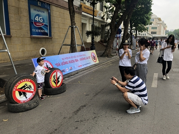 hon 5000 nguoi di bo phat dong khau hieu da uong ruou bia khong lai xe