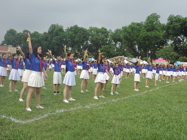 man nhan voi man dong dien dan vu cua 1000 thieu nhi thu do