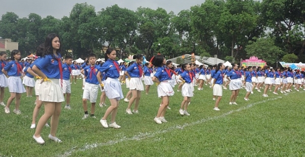 man nhan voi man dong dien dan vu cua 1000 thieu nhi thu do