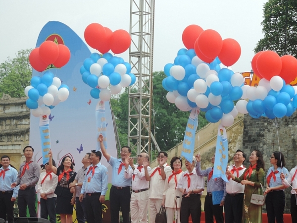 man nhan voi man dong dien dan vu cua 1000 thieu nhi thu do