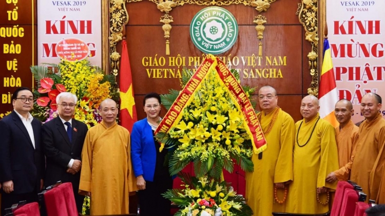 Chủ tịch Quốc hội Nguyễn Thị Kim Ngân chúc mừng Lễ Phật đản tại chùa Quán Sứ