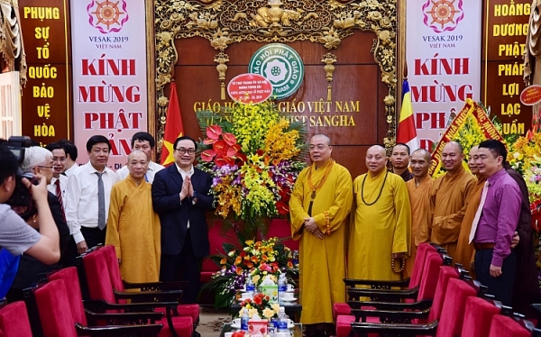 chu tich quoc hoi nguyen thi kim ngan chuc mung le phat dan tai chua quan su