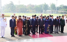 Lãnh đạo thành phố Hà Nội vào lăng viếng Chủ tịch Hồ Chí Minh