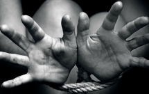 Cần tiền, mẹ bán con gái ruột 18 tuổi sang Trung Quốc làm vợ để lấy 200 triệu đồng