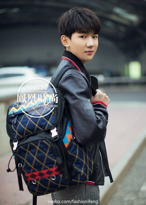 thoi trang san bay cua 3 mau tfboys cang lon cang chat