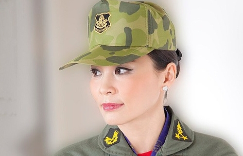 Thái Lan tung bộ ảnh Hoàng hậu trong 20 trang phục