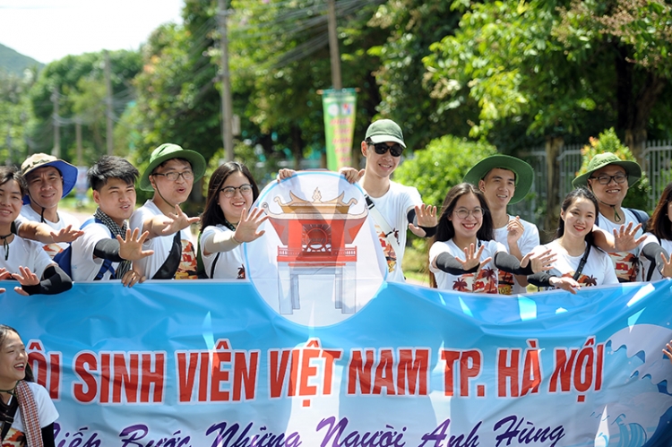 400 sinh vien tieu bieu tham gia chuong trinh tiep buoc nhung nguoi anh hung