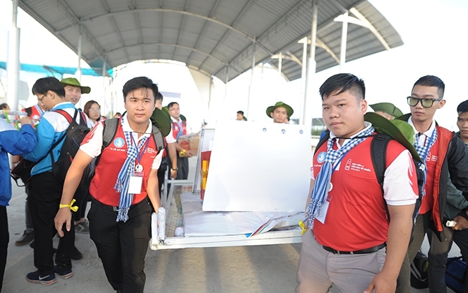 400 sinh vien tieu bieu tham gia chuong trinh tiep buoc nhung nguoi anh hung