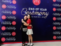 Vẫn học tốt dù chạy show liên tục, Phương Mỹ Chi bật khóc khi nhận phần thưởng