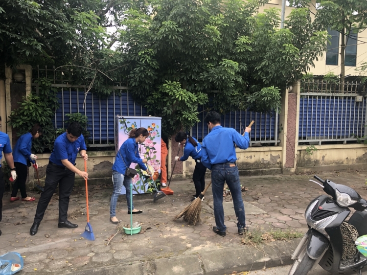 bot dien no hoa cua thanh nien hoang mai