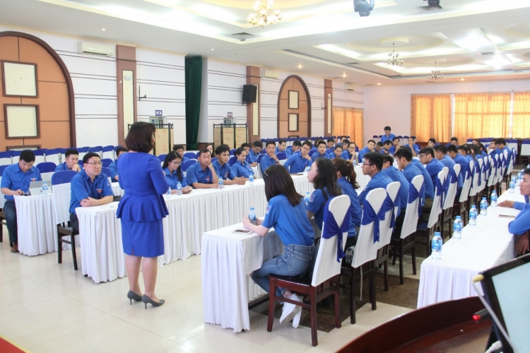 cung can bo tre pv gas tham gia cac hoat dong gan ket cong dong