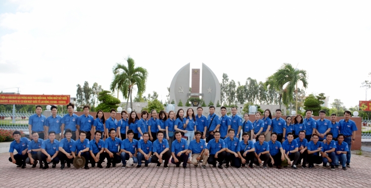 cung can bo tre pv gas tham gia cac hoat dong gan ket cong dong