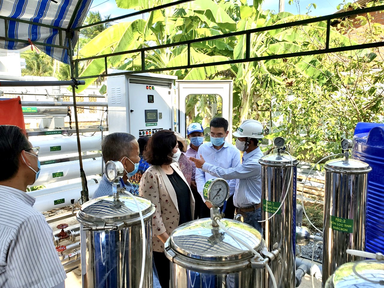 pv gas trao tang 2 he thong loc nuoc cho nhan dan ben tre