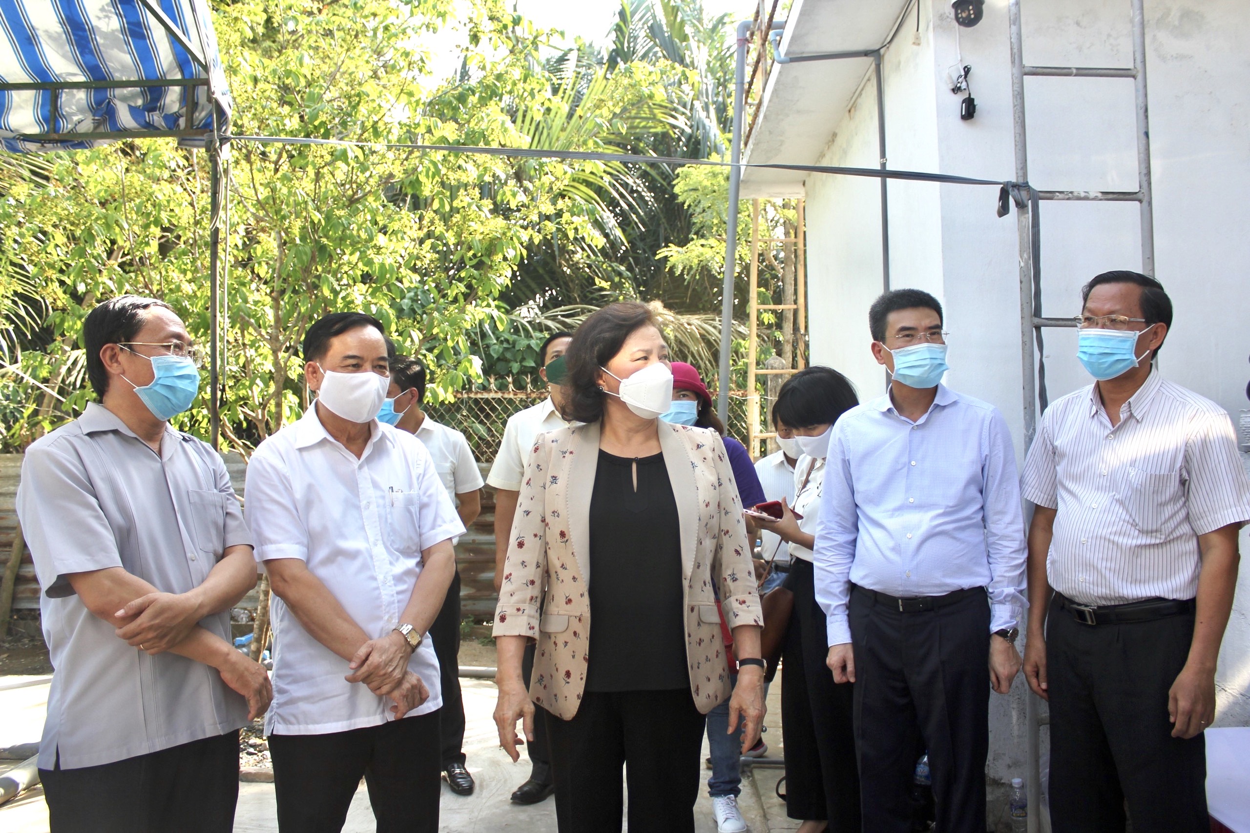 pv gas trao tang 2 he thong loc nuoc cho nhan dan ben tre