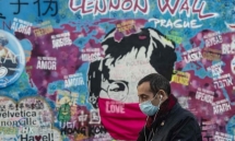 Lý giải nguyên nhân số ca mắc COVID-19 tại Đông Âu ít hơn Tây Âu