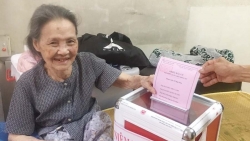 Những cử tri đặc biệt của quận Ba Đình thực hiện quyền công dân như thế nào?