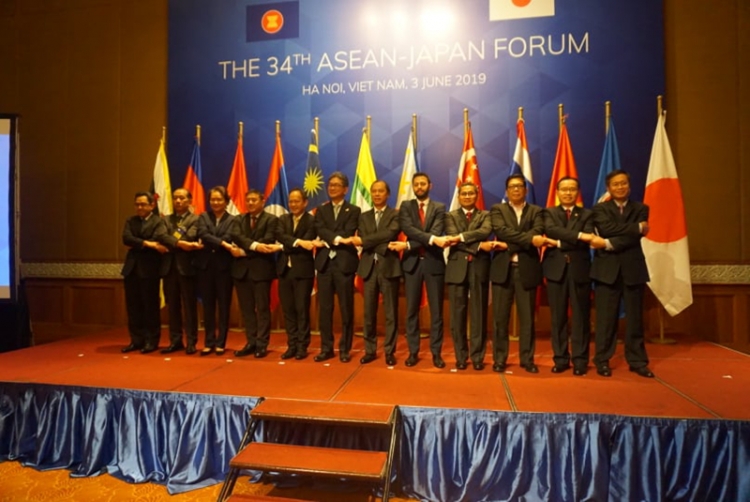 Hợp tác với ASEAN rất quan trọng và có giá trị đối với Nhật Bản hop tac voi asean rat quan trong va co gia tri doi voi nhat ban